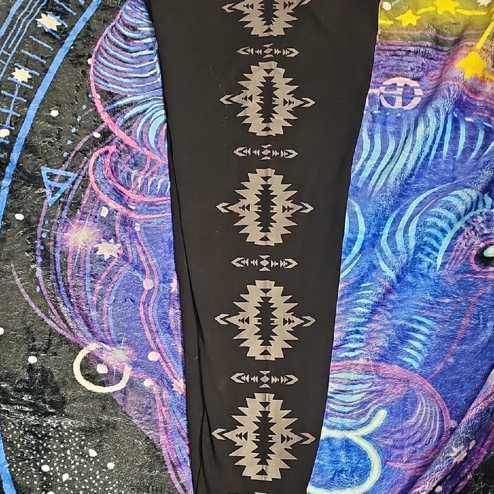 Victoria's Secret Pink Black Aztec Print Leggings.